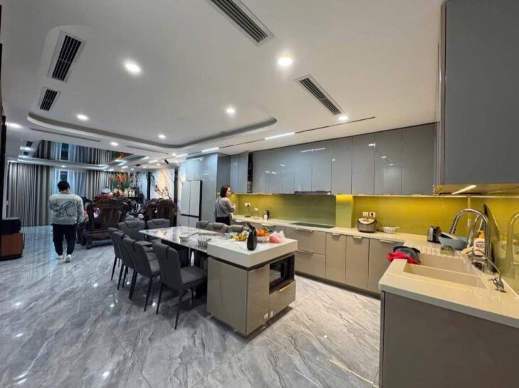 BÁN NHÀ NGUYỄN VĂN CỪ – NHÀ ĐẸP – Ô TÔ 7 CHỖ VÀO NHÀ – FULL NỘI THẤT – KINH DOANH
