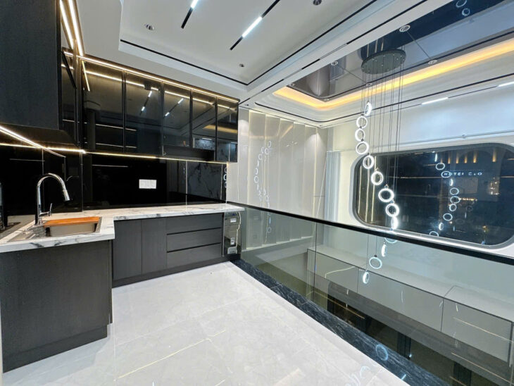 Bán nhà MTKD liên trục Quang Trung 90m2 ngang 5.4m 8 tầng có T.máy tặng NT 10.8 tỷ.