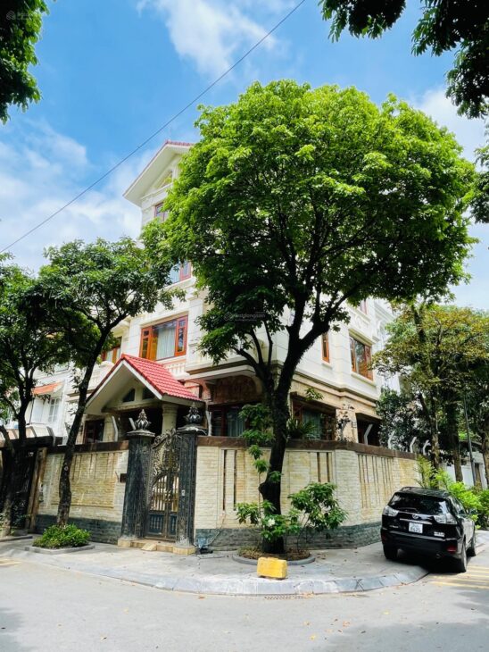 Chỉ 68,5 tỷ sở hữu ngay tòa biệt thự vị trí đắc địa nhất bán đảo Linh Đàm, diện tích 255m2, xung