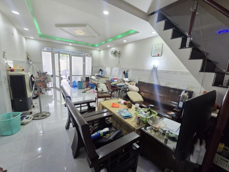 Bán nhà mặt phố Q.9, 82m², 4PN, 4WC, 6.4 tỷ, sổ hồng