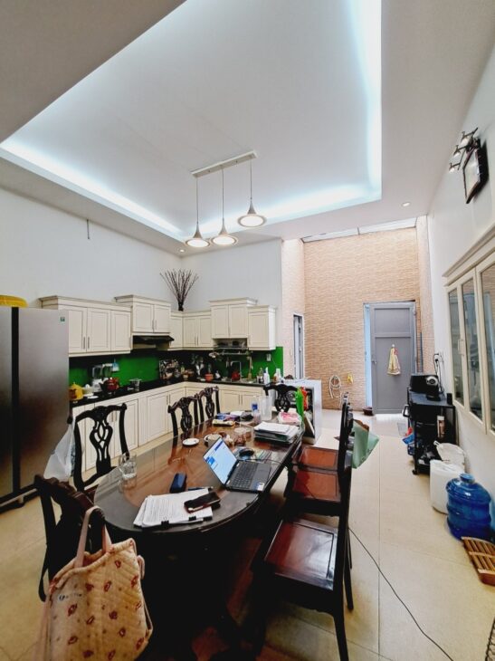 Bán nhà 100m2, 3 tầng, 3PN, 4WC, Q.9, Thủ Đức, 7.5 tỷ, sổ hồng