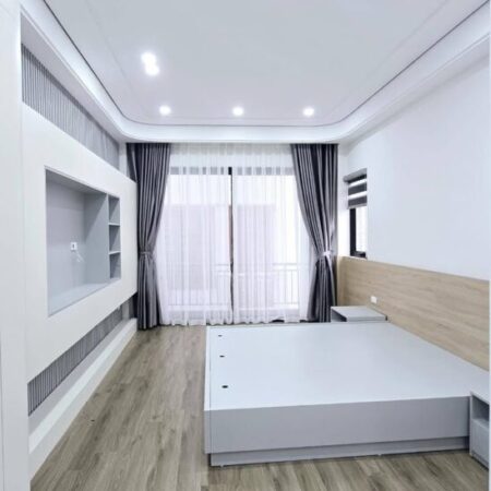 BÁN NHÀ RẺ NHẤT- THƯỢNG THANH-LONG BIÊN -32M-4T- NỘI THẤT CƠ BẢN