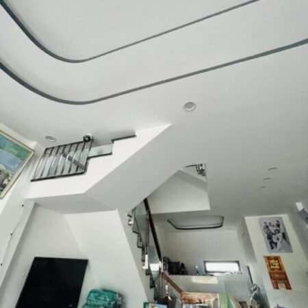 ????Lô góc Sơn Trà, mặt tiền đường 35m, nhà mới 4 tầng 4 mê, cách biển 300m chỉ nhỉnh 6 tỷ