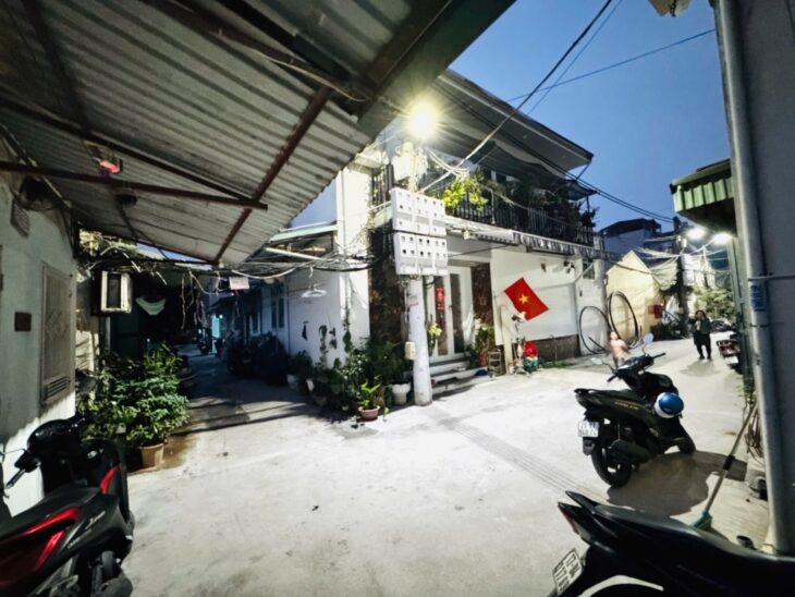 HIẾM-BÁN NHÀ PHÂN LÔ QUÂN ĐỘI – LONG BIÊN-Ô TÔ ĐỖ CỬA – AN NINH TỐT – DÂN TRÍ CAO – NHIỀU TIỆN ÍCH.