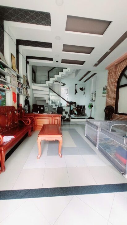Bán nhà mặt phố Linh Tây, Thủ Đức, 100m2 , 3 tầng, 5PN, 4 WC, giá chỉ 8,15 tỷ.