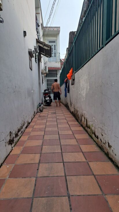 ĐƯỜNG THẠNH LỘC – QUẬN 12, NHÀ 100m2, NGANG 5 MÉT, SÁT MẶT TIỀN, Ô TÔ ĐỖ CỬA, HẺM THÔNG – CHỈ 40