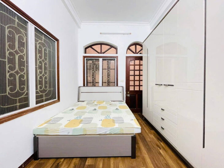 Bán nhà 10 m ra mặt Đường Láng ( Ngã Tư Sở), Đống Đa, DT 87m2, 3tầng, mặt Tiền 5m. giá 9,4 tỷ.
