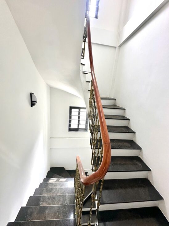 Nhà PHẠM VĂN ĐỒNG LÔ GÓC 39/64m, 5 Tầng Một Bước Ra Phố – Giao Thông Thuận Lợi Nhỉnh nhỉnh 11 tỷ