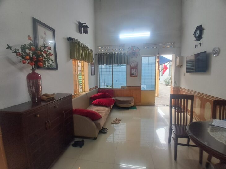 # Sát MT Lý Thường Kiệt, Lô Góc, 45m2, 2 tầng, hơn 3 tỷ