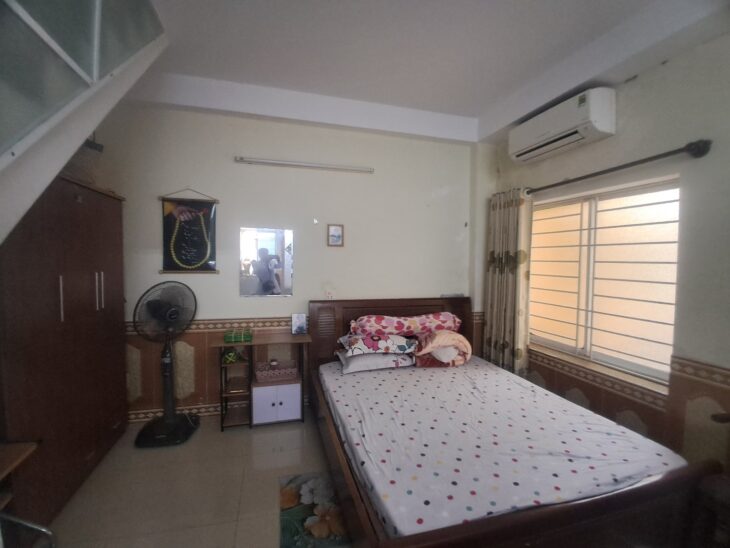 # Sát MT Lý Thường Kiệt, Lô Góc, 45m2, 2 tầng, hơn 3 tỷ