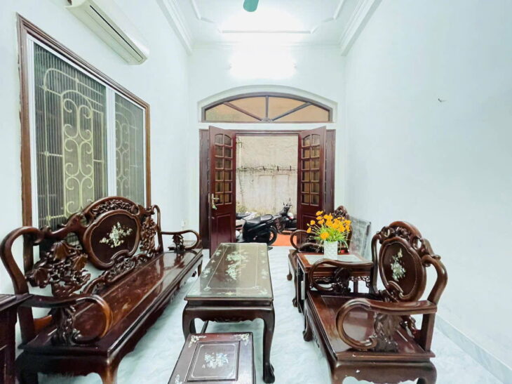 Bán nhà 10 m ra mặt Đường Láng ( Ngã Tư Sở), Đống Đa, DT 87m2, 3tầng, mặt Tiền 5m. giá 9,4 tỷ.