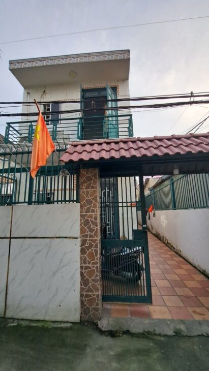 ĐƯỜNG THẠNH LỘC – QUẬN 12, NHÀ 100m2, NGANG 5 MÉT, SÁT MẶT TIỀN, Ô TÔ ĐỖ CỬA, HẺM THÔNG – CHỈ 40