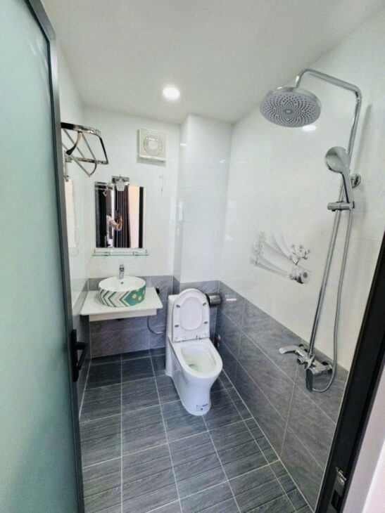 NHÀ MỚI ĐẸP – 4 TẦNG ĐẸP – HẺM THOÁNG – 3PN 4WC – SỔ VUÔNG NHƯ TỜ A4 – GIÁ CHỈ 3.95 TỶ