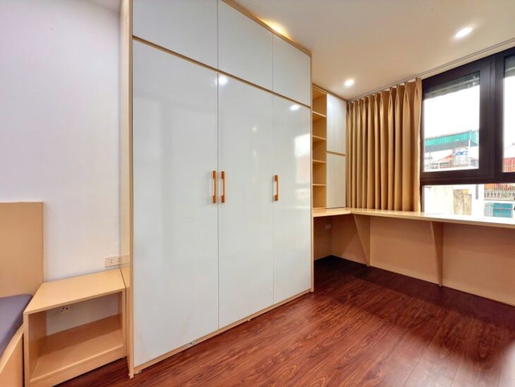 Bán nhà Xã Đàn 30m2 x 4t, mt 4,5m, oto đỗ cửa, ban công, full nội thất, 7,85 tỷ