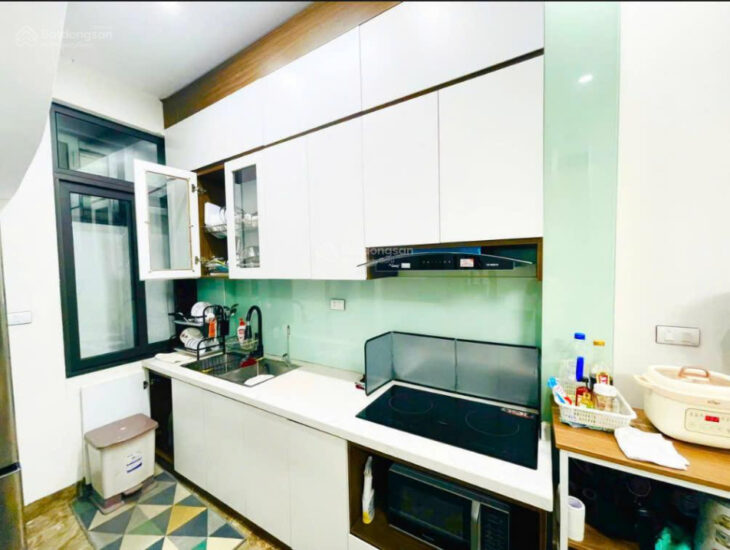 Nhà đẹp ở ngay, khu trung tâm, ngõ thông, vài bước ra phố, gần hồ thoáng mát 38m2x6T giá 8,25tỷ