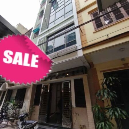 BÁN GẤP NHÀ MẶT NGÕ KD. TRUNG TÂM QUẬN CẦU GIẤY-Ô TÔ NGỦ TRONG NHÀ.VỈA HÈ ĐÁ BÓNG.