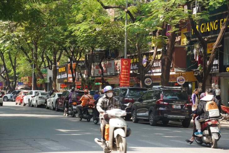 BÁN GẤP NHÀ MẶT NGÕ KD. TRUNG TÂM QUẬN CẦU GIẤY-Ô TÔ NGỦ TRONG NHÀ.VỈA HÈ ĐÁ BÓNG.