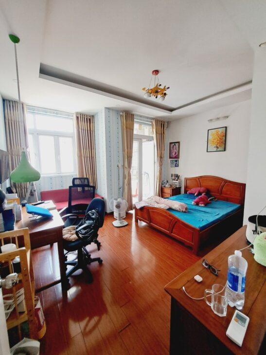 Bán nhà 100m2, 3 tầng, 3PN, 4WC, Q.9, Thủ Đức, 7.5 tỷ, sổ hồng