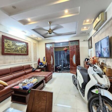 Bán Nhà Dịch Vọng Hậu, Cầu Giấy – 40m², 5 Tầng, kinh doanh, ngõ oto, Giá 9.3 Tỷ