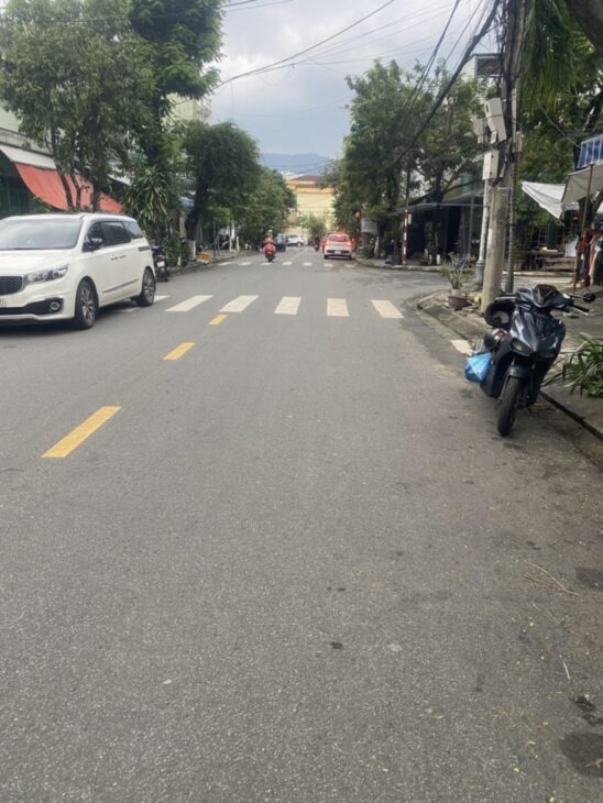 Mặt tiền Sơn Trà, đường 7m5, bán đất tặng nhà cấp 4 chỉ nhỉnh 7 tỷ