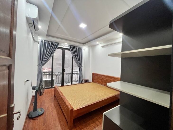 Bán Nhà Lạc Long Quân – 5 Tầng, Full Nội Thất, Giá 8.5 Tỷ