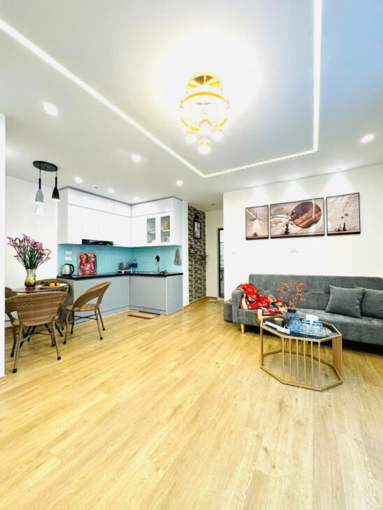 Bán Nhà Đẹp Dân Xây, Lạc Long Quân, Cầu Giấy, 2 Thoáng, 8.5 Tỷ