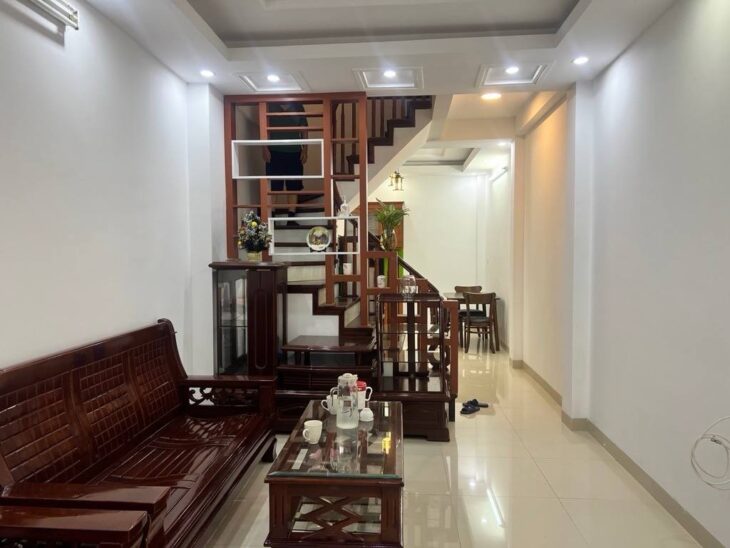 Bán Nhà Lạc Long Quân – 5 Tầng, Full Nội Thất, Giá 8.5 Tỷ