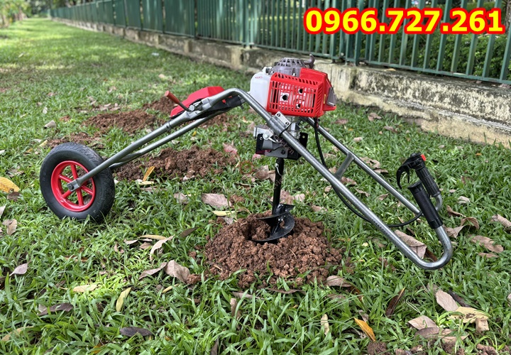 Máy khoan đất đẩy tay có bánh xe – Khoan lỗ trồng cây nhanh, nhẹ sức