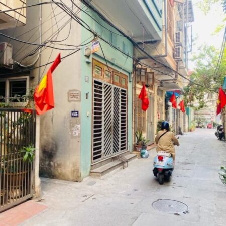 CẦN BÁN GẤP NHÀ MẠC THỊ BƯỞI – HAI BÀ TRƯNG – Ô TÔ ĐỖ CỬA, Ở SƯỚNG – THOÁNG TRƯỚC SAU.