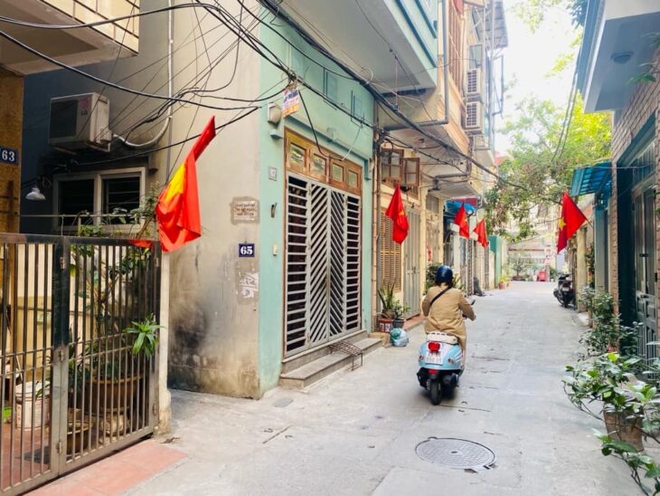 CẦN BÁN GẤP NHÀ MẠC THỊ BƯỞI – HAI BÀ TRƯNG – Ô TÔ ĐỖ CỬA, Ở SƯỚNG – THOÁNG TRƯỚC SAU.