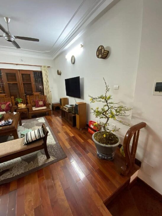 CẦN BÁN GẤP NHÀ MẠC THỊ BƯỞI – HAI BÀ TRƯNG – Ô TÔ ĐỖ CỬA, Ở SƯỚNG – THOÁNG TRƯỚC SAU.