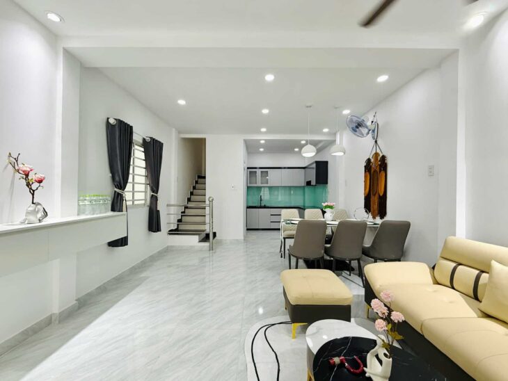 Bán Nhà Nơ Trang Long 40m2, 3 P. Ngủ, Sân Thượng Đẹp Hơn 4 Tỉ