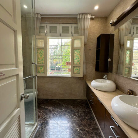 Chính chủ cần bán gấp lô biệt thự nằm trên con đường đôi đẹp nhất tại Ciputra