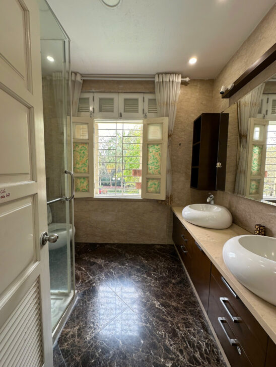 Chính chủ cần bán gấp lô biệt thự nằm trên con đường đôi đẹp nhất tại Ciputra