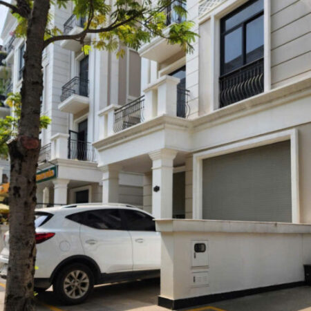 Bán gấp nhà và phố 1 trệt 4 lầu áp mái gần kề bến du thuyền Vinhomes Grand Park