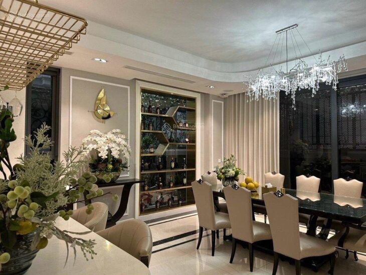 Bán Biệt thự khu Dich vọng, Cầu Giấy. DT 250m x 4 tầng, có hầm, hiện đại. Giá 53,5 tỷ. LH: