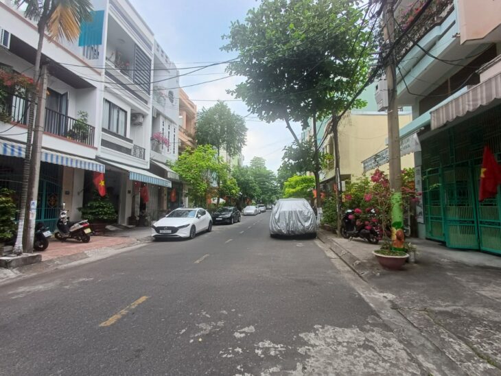 NHÀ 2 TẦNG ĐẤT 80M2 – LÔ GÓC 3 THOÁNG – TT HẢI CHÂU GIÁ 8 ĐỒNG