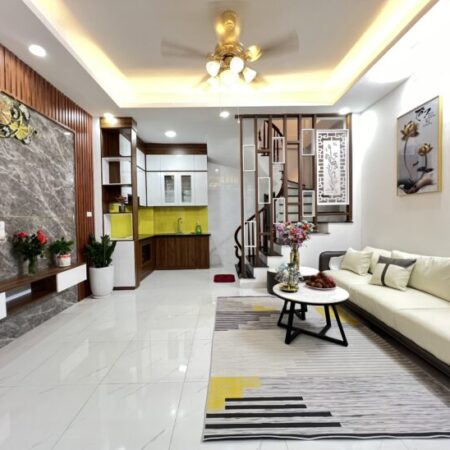 Bán nhà P. Vĩnh Hưng DT 30m2x5T MT 4,3m cách ôtô tránh 20m ngõ rộng thoáng, nhà xây mới. Giá: 5.5tỷ