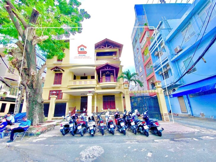 Cho Thuê Biệt Thự GÓC 3 Mặt Tiền 21S Nguyễn Văn Trỗi, Phường 11, Quận Phú Nhuận, TPHCM.