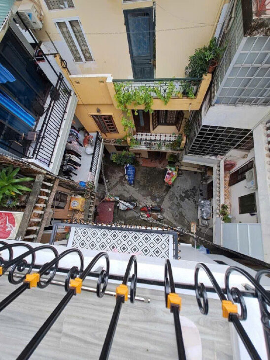 Bán nhà Trần Duy Hưng – Cầu Giấy, Hà Nội.Diện tích: 51m², 4 tầng.Nhà thoáng 3 mặt, xây kiên cố, phù