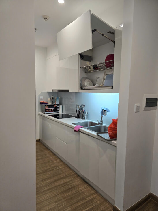 Căn hộ 2 ngủ 2 WC view hồ điều hòa giá rẻ nhất lúc này tại Vinhomes Skylake Phạm Hùng