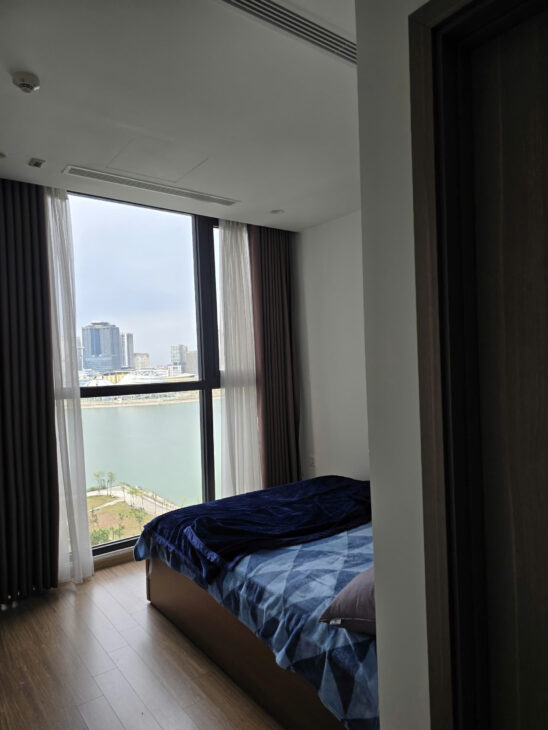 Căn hộ 2 ngủ 2 WC view hồ điều hòa giá rẻ nhất lúc này tại Vinhomes Skylake Phạm Hùng