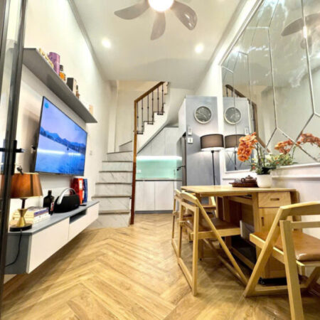 BA ĐÌNH – GẦN PHỐ – 5 TẦNG FULL CÔNG NĂNG -Giảng Võ 14m, mt 2,7m, giá 4,25 tỷ- 10M RA PHỐ