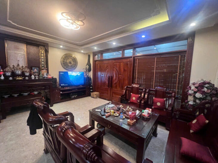 BÁN BIỆT THỰ TẠI NGUYỄN VĂN CỪ 90M2* 3 TẦNG* 14 TỶ, FULL NỘI THẤT, Ô TÔ VÀO NHÀ