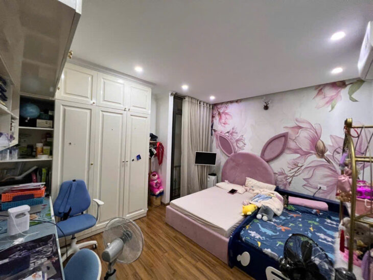 BÁN BIỆT THỰ TẠI NGUYỄN VĂN CỪ 90M2* 3 TẦNG* 14 TỶ, FULL NỘI THẤT, Ô TÔ VÀO NHÀ