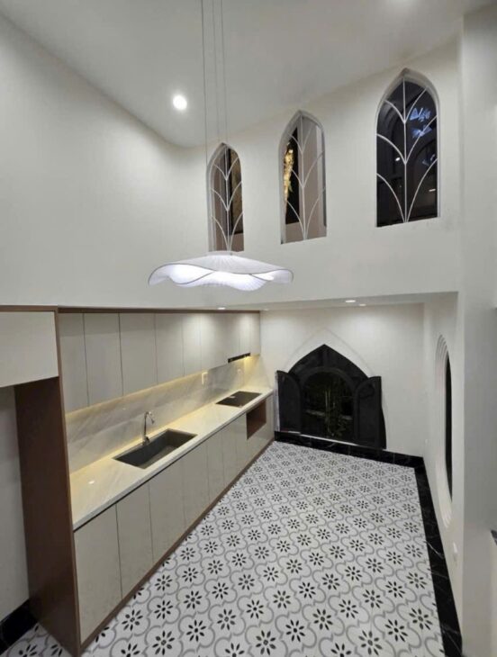 Phố Trạm,Long Biên DT33,5m2 nhà mới đẹp gần TTTM Ảeon giá chỉ 7.8 tỷ