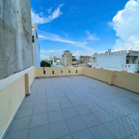 HÀNG THƠM – NHÀ 3 TẦNG – MẶT TIỀN ĐƯỜNG NHỰA KHU PHÂN LÔ – NGANG 5M – SÁT BÊN KHU TÊN LỬA – GIAO