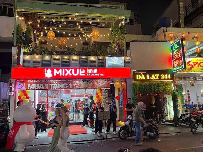 Cho thuê mặt bằng mặt tiền Bùi Viện P.Phạm Ngũ Lão Q.1 – Diện tích: 7 x 30 _giá 100 Triệu