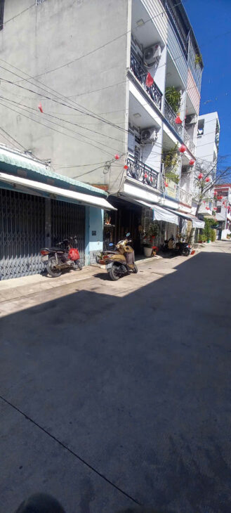 MUA ĐẤT 100 M2 TẶNG NHÀ 2 MẶT TIỀN XE HƠI NGỦ TRONG NHÀ CHỈ 6.4TỶ -TL LÊ VĂN LƯƠNG PHƯỚC