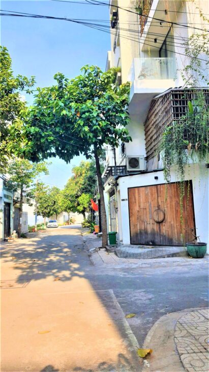 NHÀ ngay UBP. PHÚ HỮU, Tp TĐ, 4 TẦNG mái bằng, HẺM 9M – SHR – Gía CHỈ 6,6ty. LH 0909185988